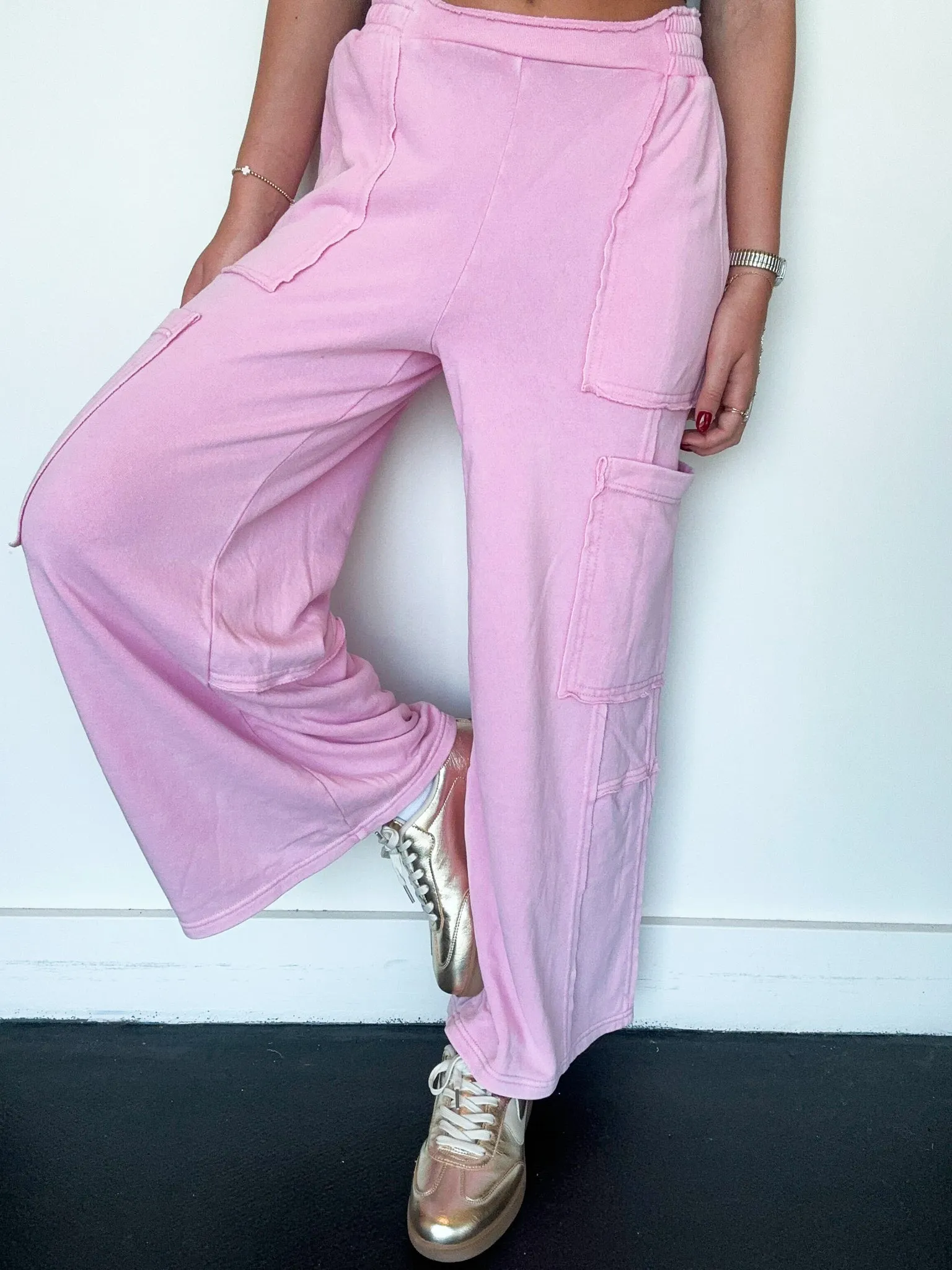 Wide Leg Cargo Sweatpants- Pink